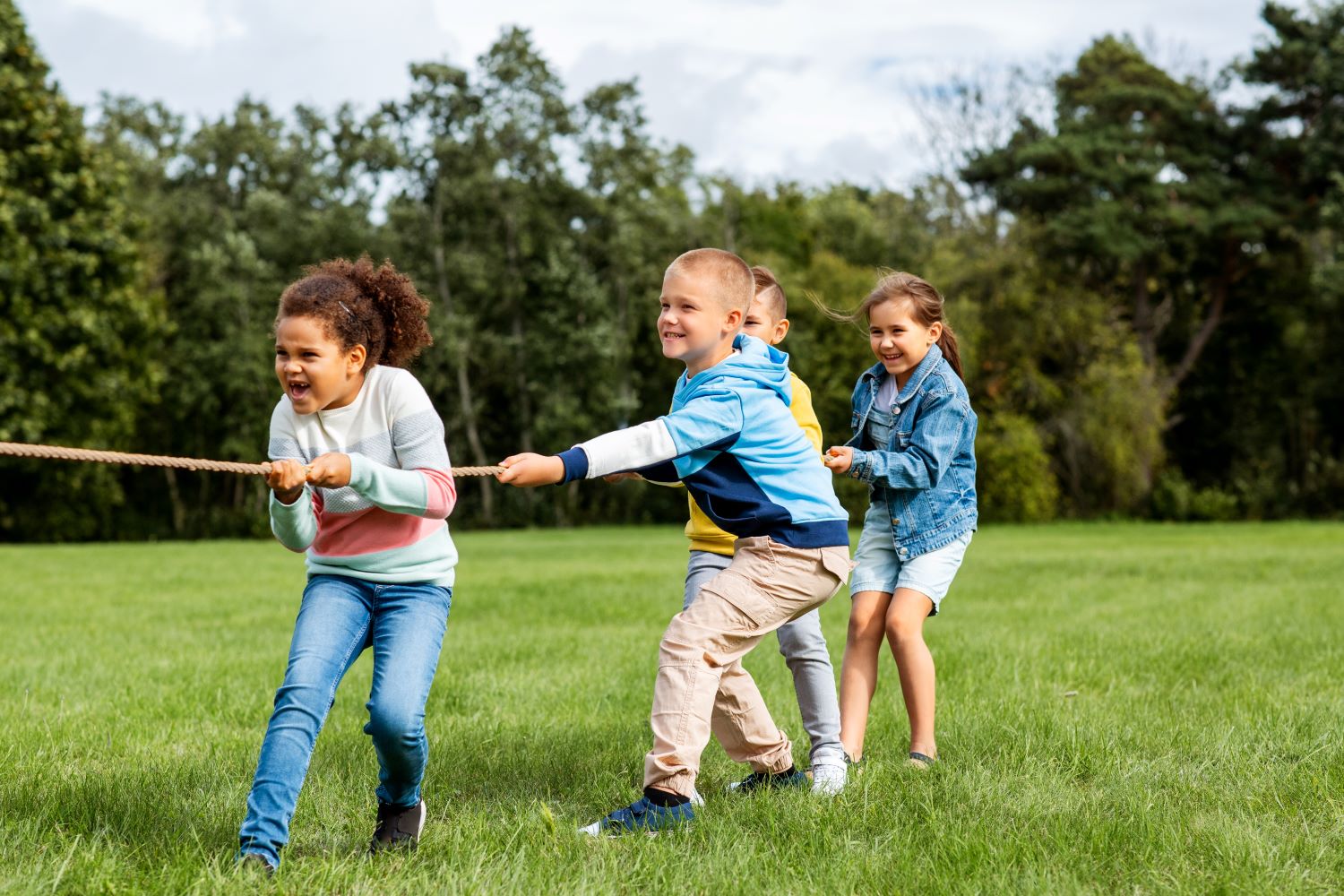 CHILDREN TUG OF WAR