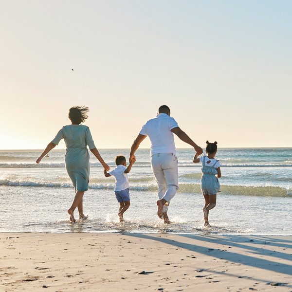 Family Walking By Beach Aspect Ratio 1000 1000