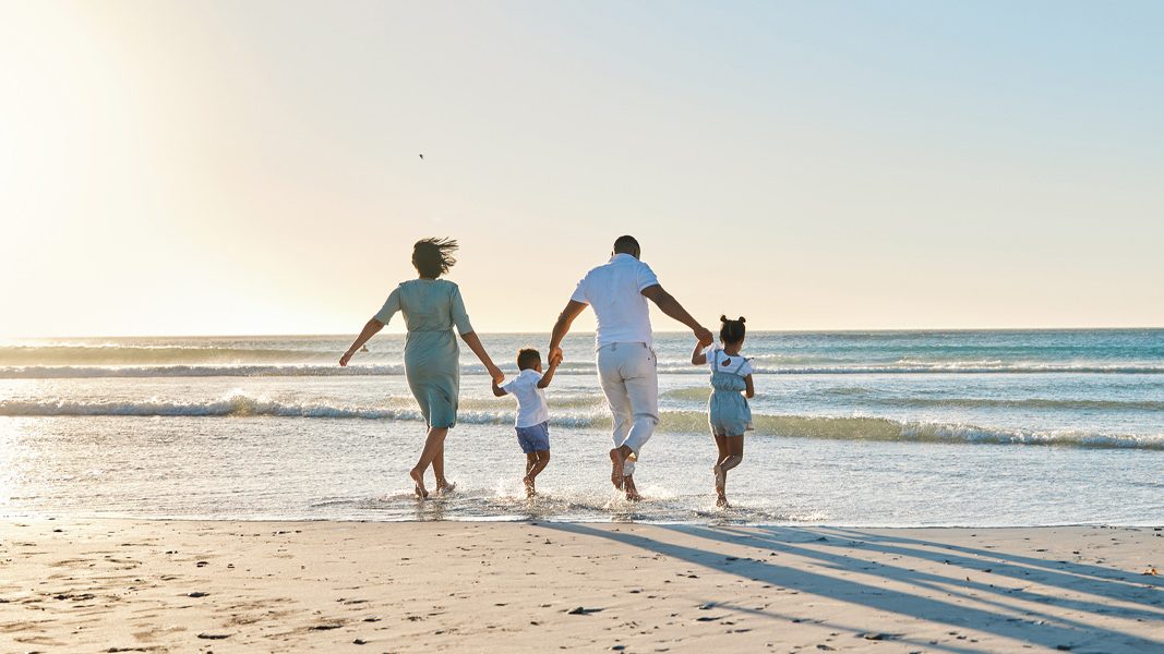 Family Walking By Beach Aspect Ratio 1600 900