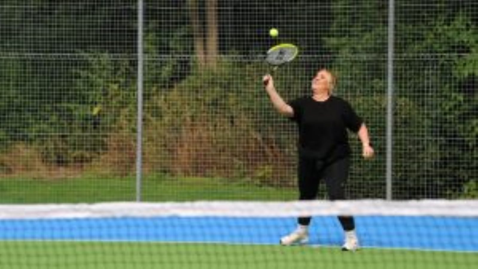 Lady Playing Tennis Aspect Ratio 1600 900